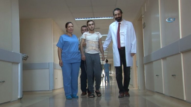 Omuriliği kırıldı 3 gün sonra yürüdü