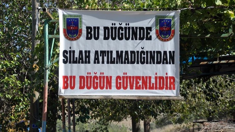 Mermi yerine kırtasiye malzemesi