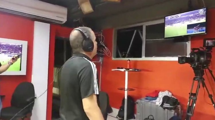 Panamalı spiker kendinden geçti