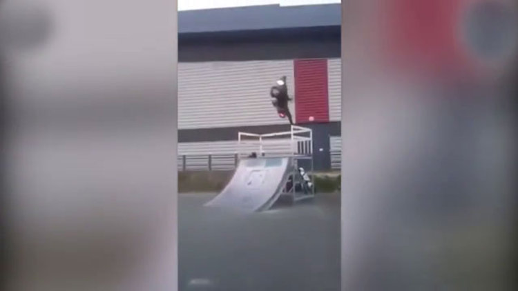 Motoru üstüne yıkıldı