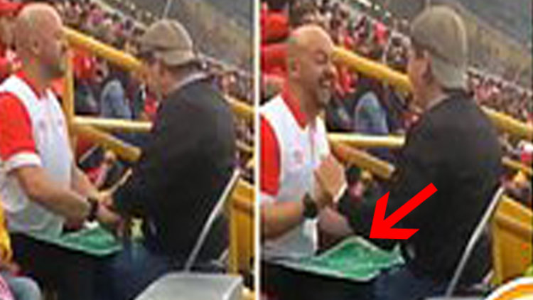 Görme engelli oğluna futbol maçını böyle anlattı