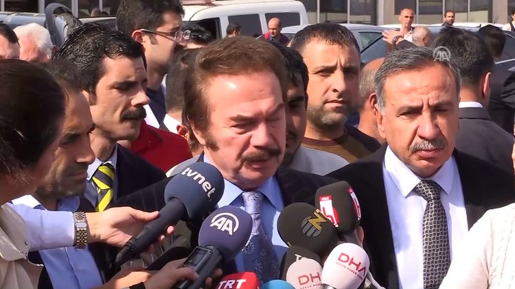 Orhan Gencebay: Deniz Baykal'ın iyileşmesi için dua ediyorum