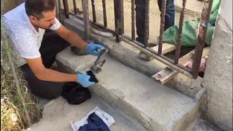 Çoraptan tabanca çıktı!