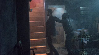  Seliha'nın kiraladığı dükkanda tüm planları ve silahları olan çete dükkana girip temizlik yapmak istiyor.