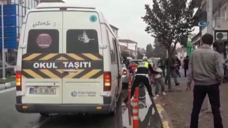 Trafik polisinden alkışlanacak hareket