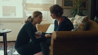 Zeynep, Ali'nin yokluğuna dayanamıyor ve Seliha'dan yardım istiyor.