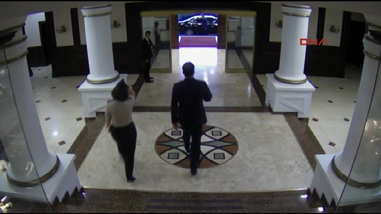 MİT Müsteşarı Hakan Fidan'ın darbe girişimi öncesi karargahtan çıkış anı