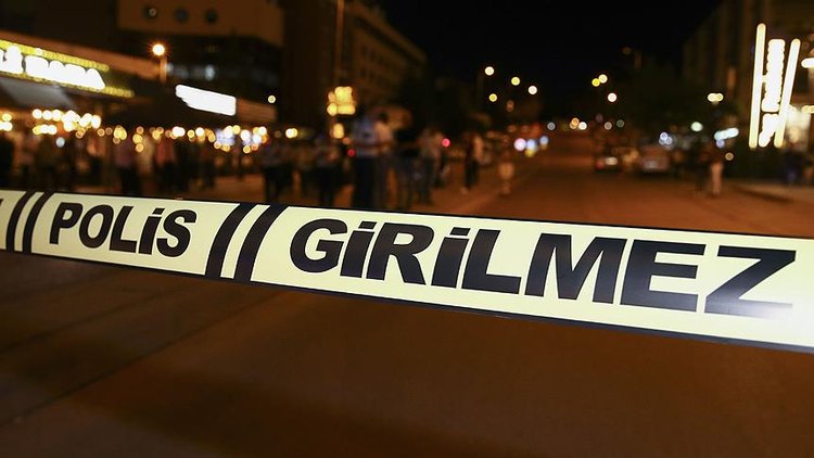 İstinye sahil yolunda kaza yapan araç denize uçtu