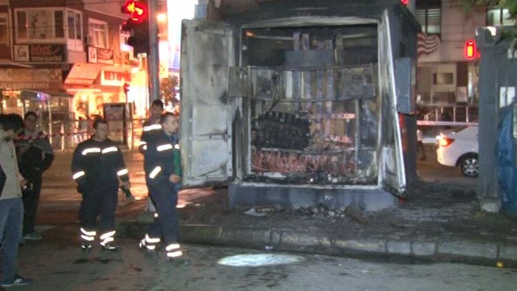 Bahçelievler'de patlayan trafo, paniğe neden oldu