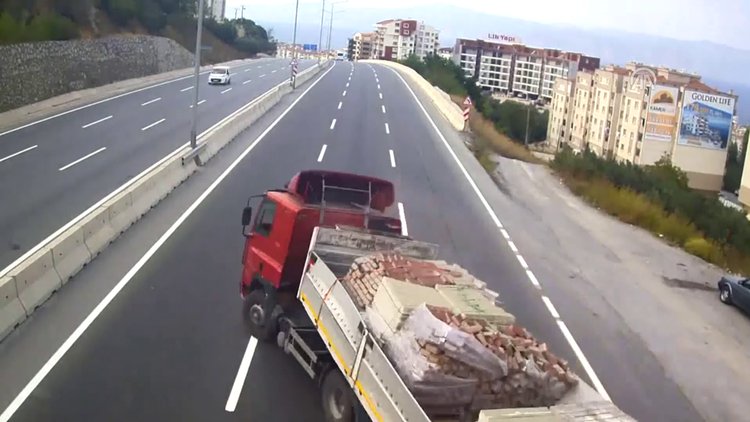 Trafik kazaları MOBESE kameralarında