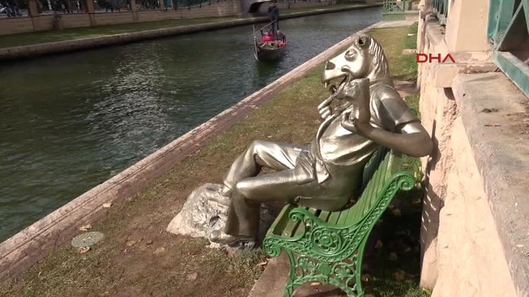 Eskişehir'de 'Çekirdek Çitleyen Eşek'in kulaklarını kopardılar