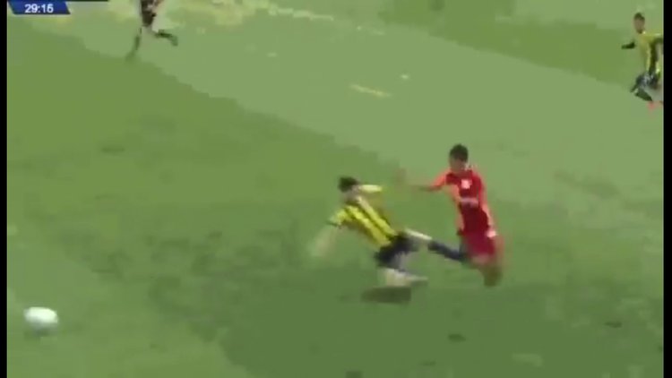 U-17'deki Fenerbahçe - Galatasaray maçında skandal hakem kararı