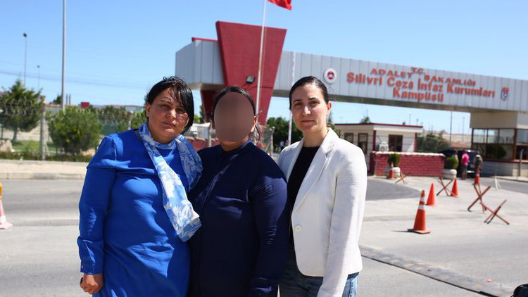 Polis eşlerine Bylock gözaltısı