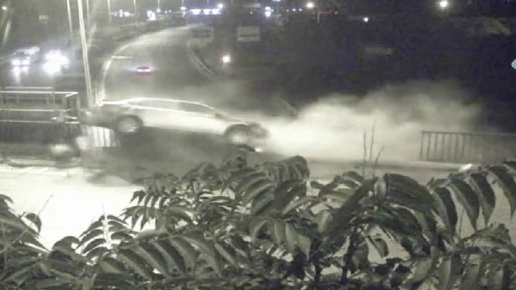 Kontrolünü kaybetti, köprüden aşağı böyle uçtu! Kazalar MOBESE'de