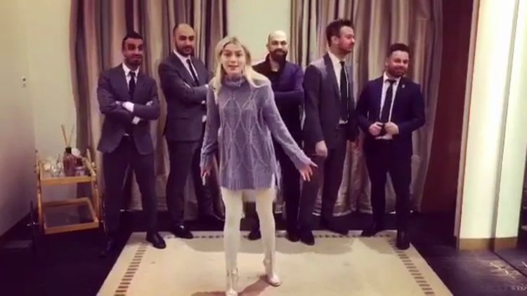 Aleyna Tilki'den Bafetimbi Gomis'e büyük jest