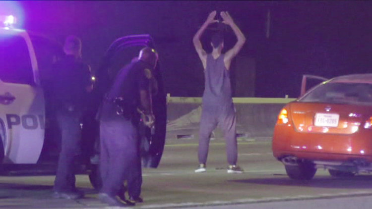 Polise dans ederek direndi