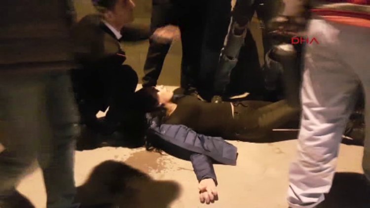 Astım krizine giren kadının yardımına şantiyedeki görevliler koştu