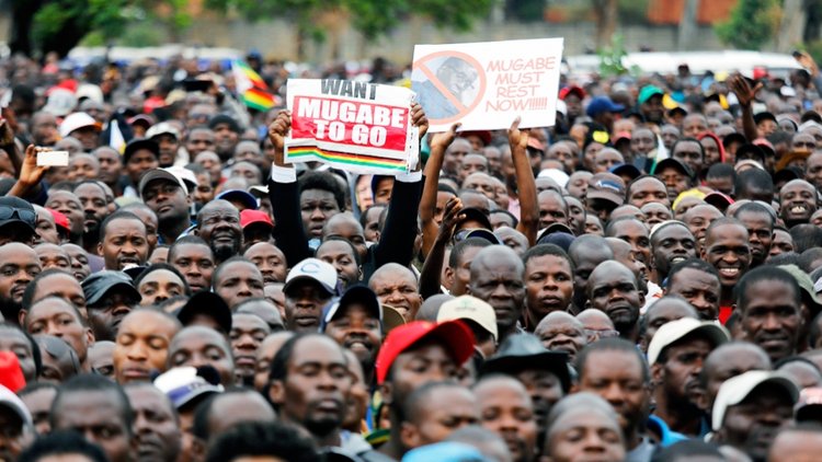 Zimbabve krizi: Binlerce kişi sokaklara çıktı