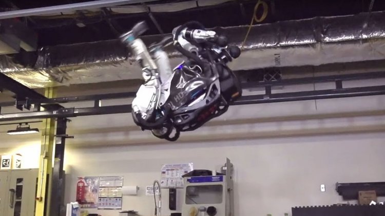 Boston Dynamics'ten takla atan robot