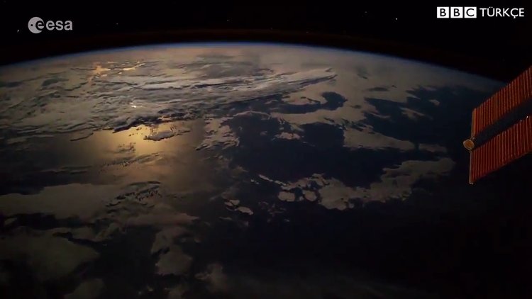 Dünyaya düşen meteor uydudan görüntülendi