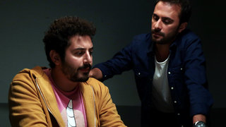 Siber suçlar tarafından sorgulanan ekip, ekibin çete lideri olarak birbirlerinin isimlerini veriyor. 