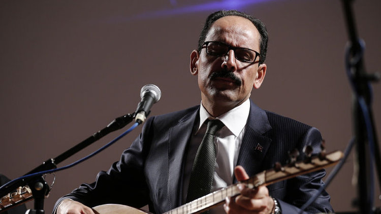 Cumhurbaşkanlığı Sözcüsü Kalın ve Yavuz Bingöl, öğrencilerle saz çalıp türkü söyledi