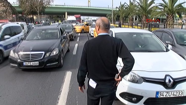 Vatan Caddesi'nde polis iki şüpheliyi arıyor,taksiler tek tek inceleniyor