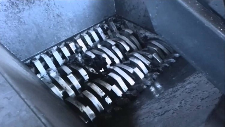 İzlemesi anlamsızca keyifli lastik öğütme işlemi