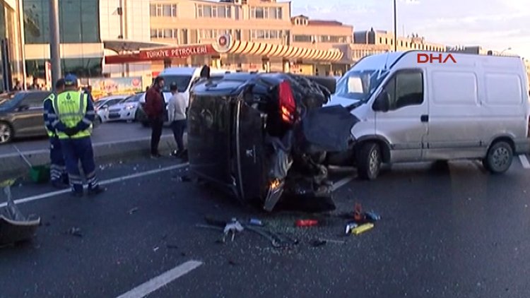 Küçükçekmece D-100 Karayolu'nda kaza