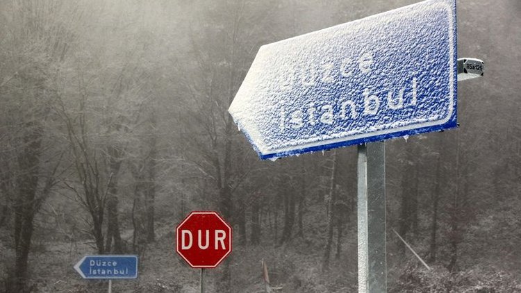 Bolu Dağı'nda kar yağışı ve sis etkili oluyor