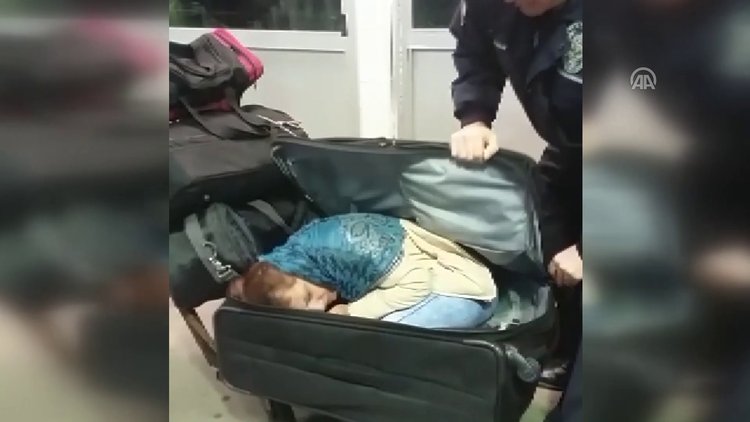 Gürcistanlı kadın valiz içinde Türkiye'ye girmeye çalıştı