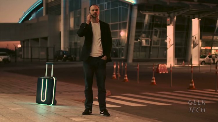 Sahibini takip eden akıllı bavullar