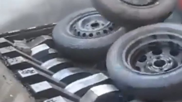 Demir öğütücüsüne lastik atılınca olanlar