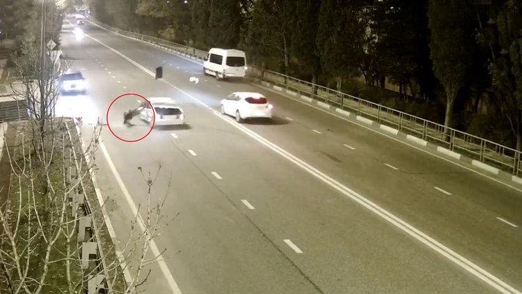 Yolcu camdan fırladı