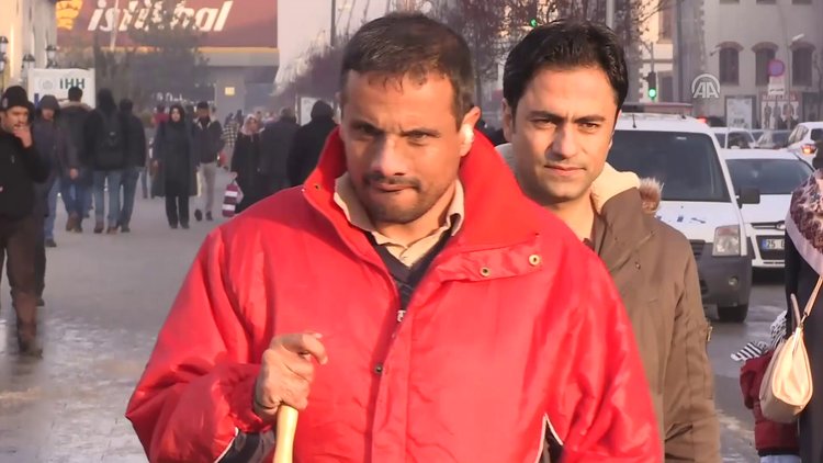 Yanlış anlaşılan görme engellinin darp edildiği iddiası