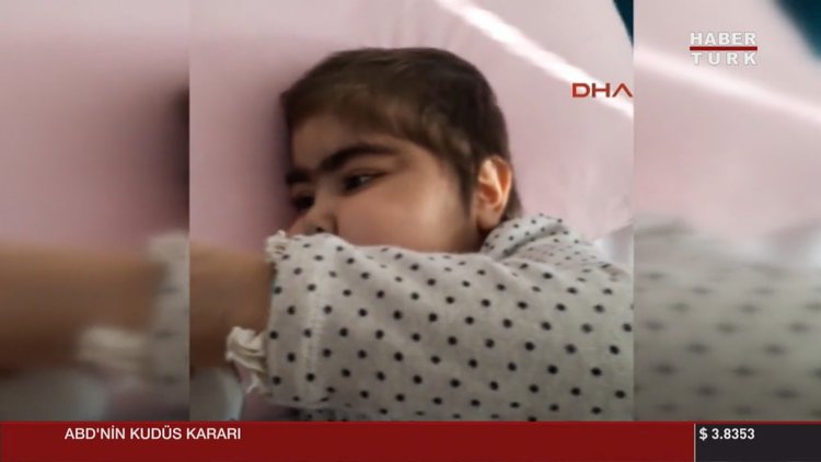 Kızının yaşaması için 8 aydır hastane odasında kalıyor