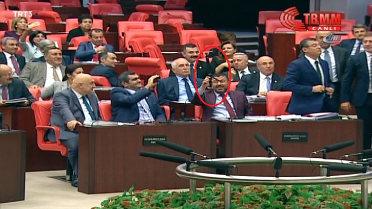 TBMM Genel Kurulu'nda tripod krizi