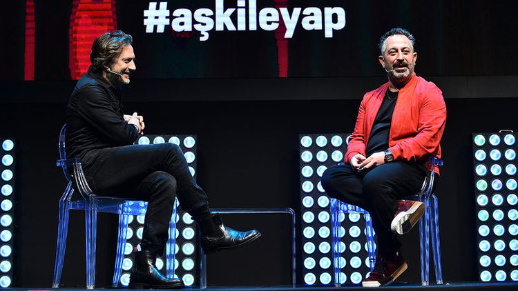 Cem Yılmaz kahkahaya boğdu