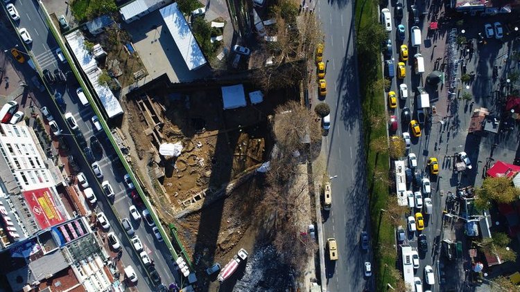 Beşiktaş'ta bulunan 3 bin 500 yıllık mezarlıklar havadan görüntülendi