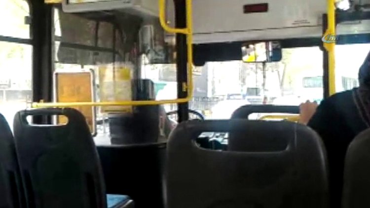 Otobüs şoförü karnı acıkınca yolcuları bırakıp yemek almaya gitti
