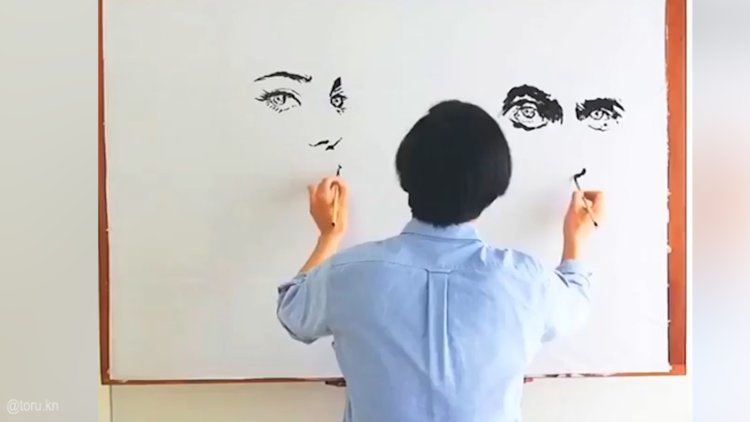 İki eliyle aynı anda resim çizebilen üstün yetenek