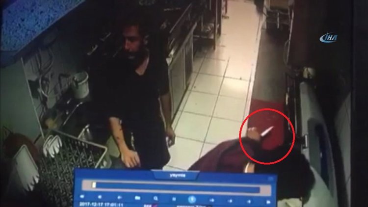 Restoran görevlisinin hayatını kurtaran refleksi kamerada