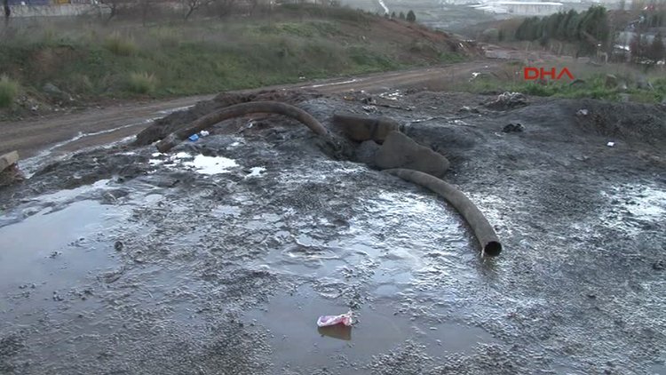 Tuzla'da kaçak kimyasal madde dökülen alan gündüz görüntülendi