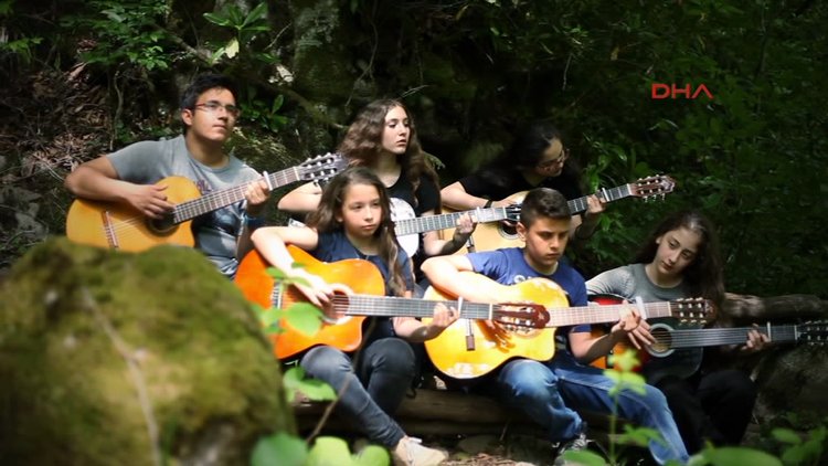 Rize Çocuk Orkestrası Game of Thrones'un müziğini çaldı