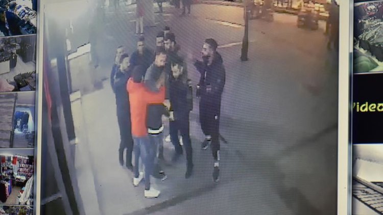 10 kişi 1 kişiye saldırdı