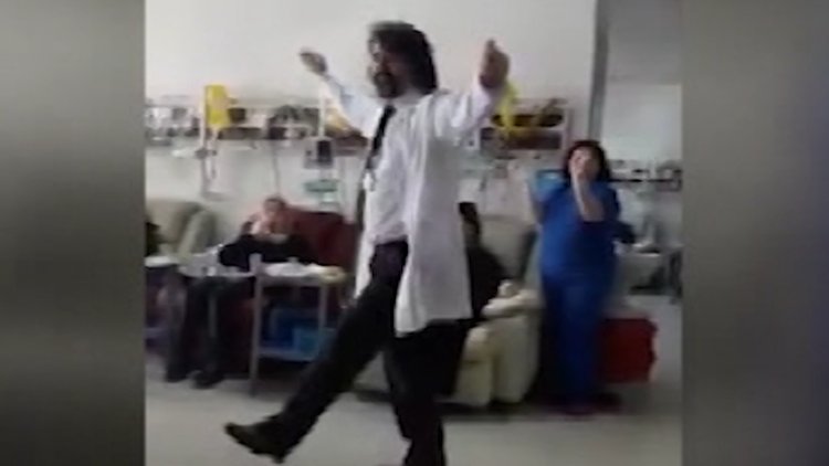 Hastalarla zeybek oynamasıyla dikkat çeken o doktor