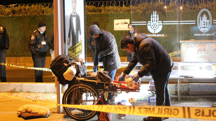 Evsiz adamı silahla vurdu