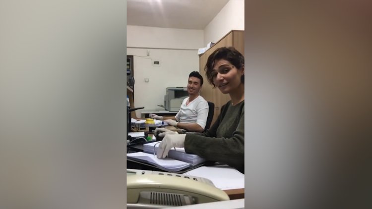 Erik Dalı türküsü eşliğinde defter mühürleyen Uşak 4. noter