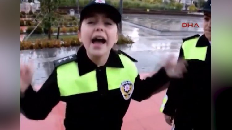 Miniklerin şiiri izleyenleri duygulandırdı