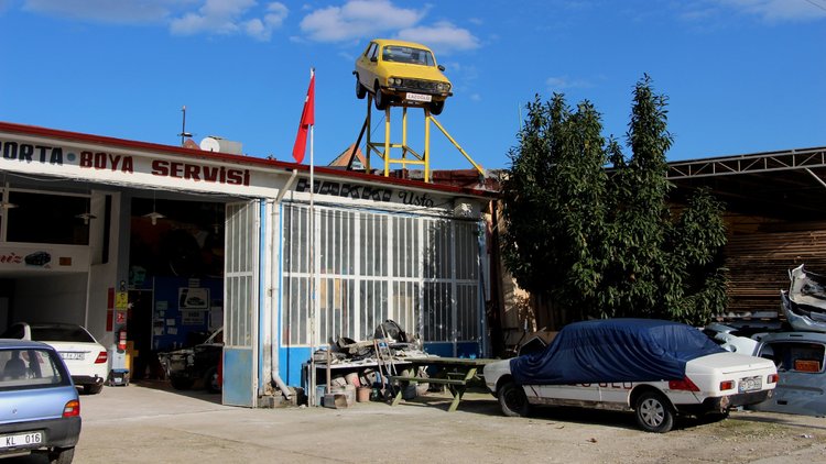 Hamsi tavada Laz havada...Gören "uçan araba" sanıyor